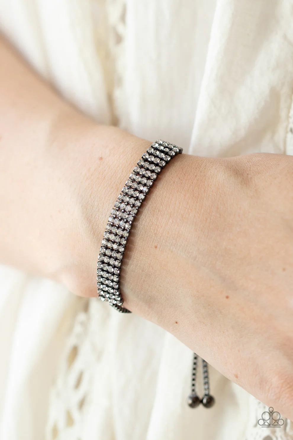 Paparazzi A Diamond a Dozen - Black Bracelet