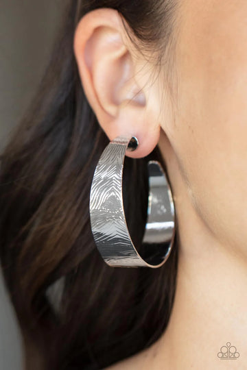 Paparazzi Curve Crushin - Silver Hoop Earring